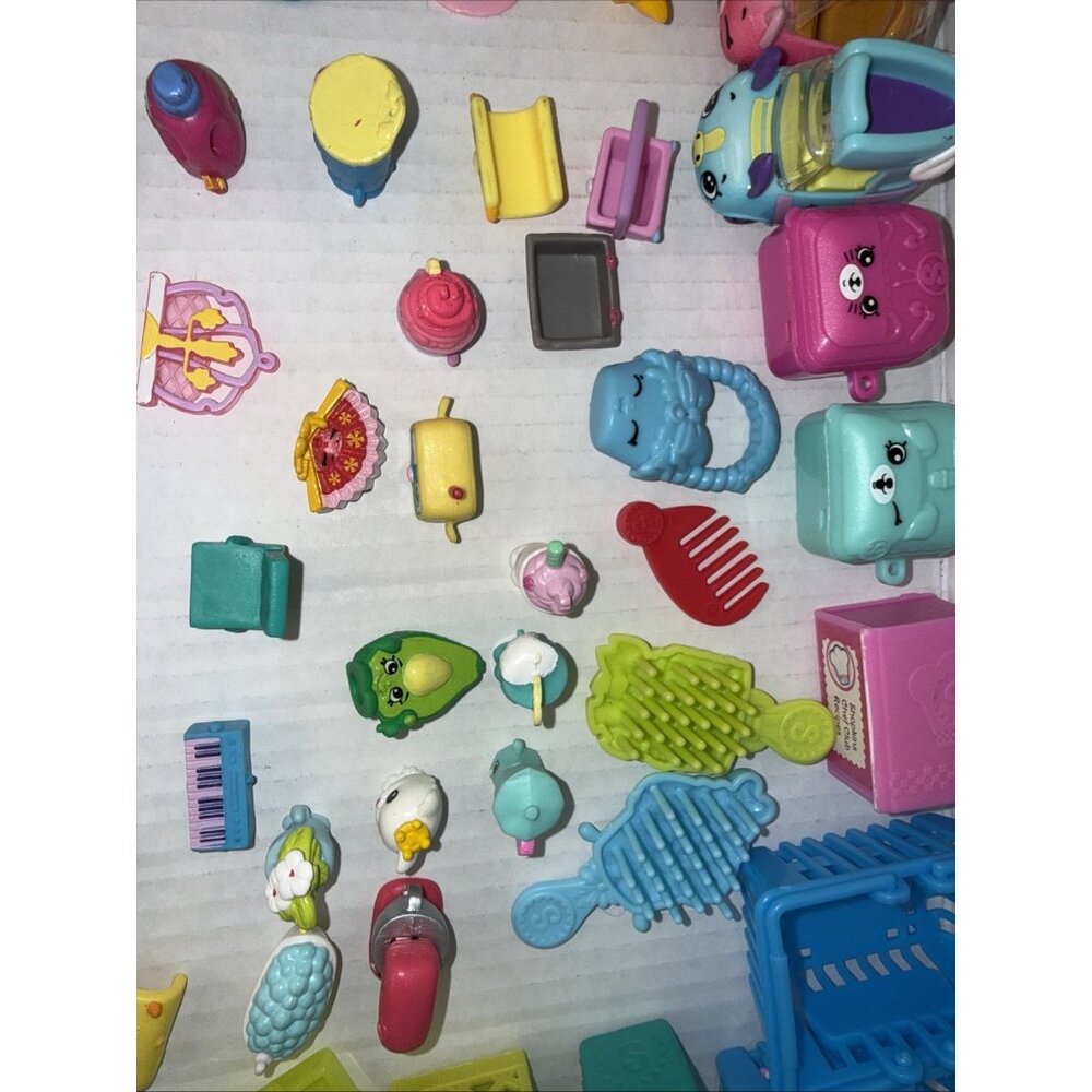 Lot Apprx 125 Assorted Shopkins Moose Characters Cars Carts Bags Combs Shoes - Picture 13 of 16